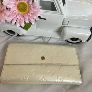 Louis Vuitton Vernis Wallet in good condition 100 percent authentic